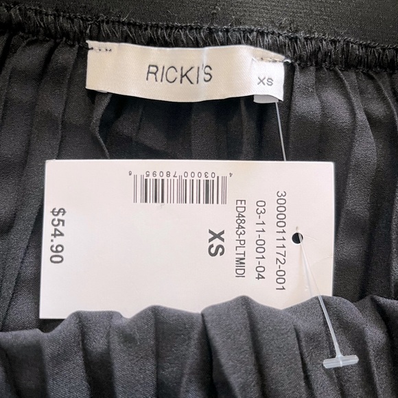 Black Pleated Maxi Skirt - Picture 6 of 6